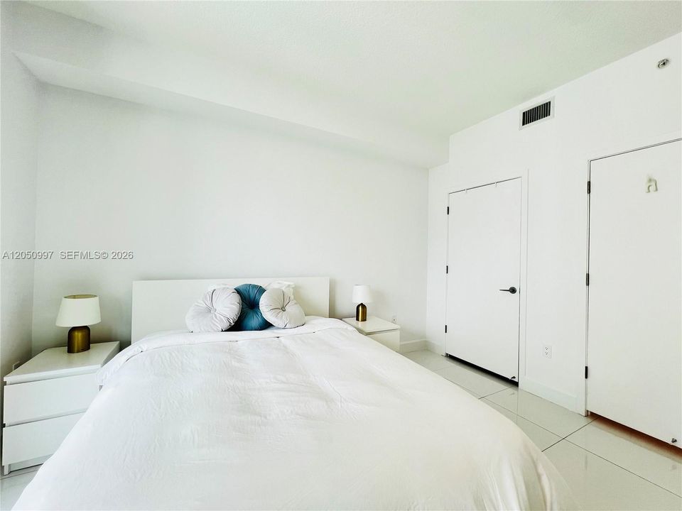 For Rent: $4,500 (2 beds, 2 baths, 1024 Square Feet)