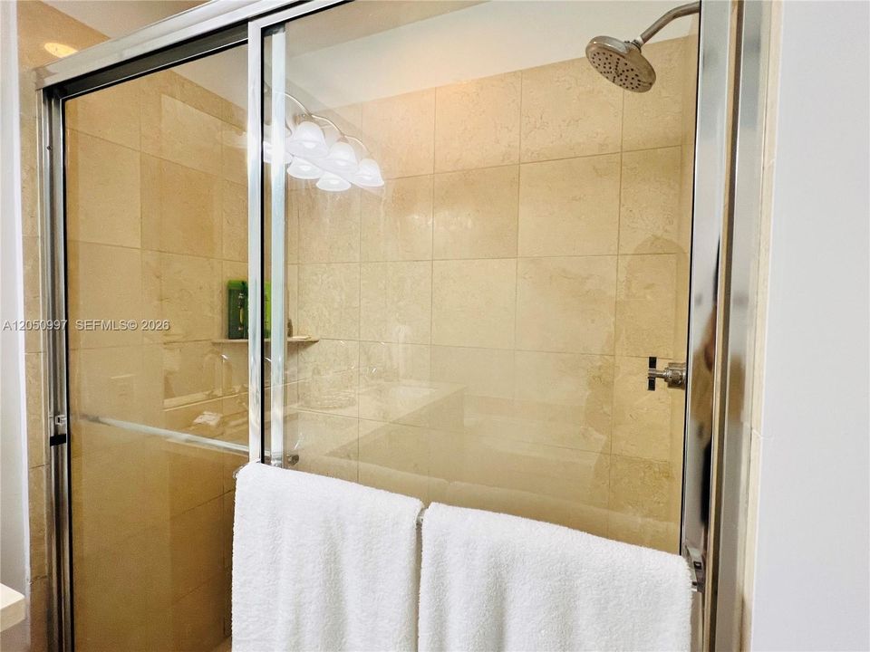 For Rent: $4,500 (2 beds, 2 baths, 1024 Square Feet)