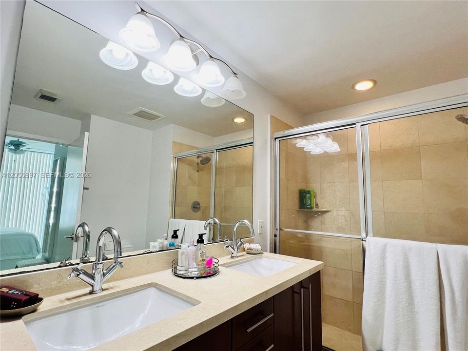 For Rent: $4,500 (2 beds, 2 baths, 1024 Square Feet)