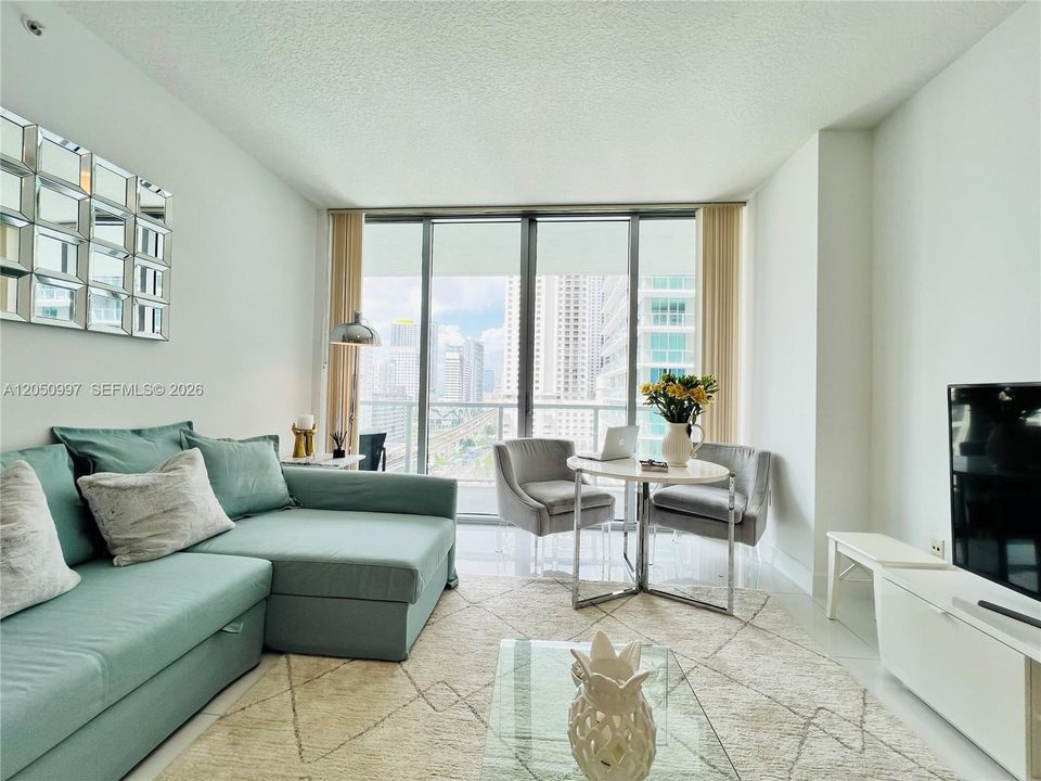 For Rent: $4,500 (2 beds, 2 baths, 1024 Square Feet)
