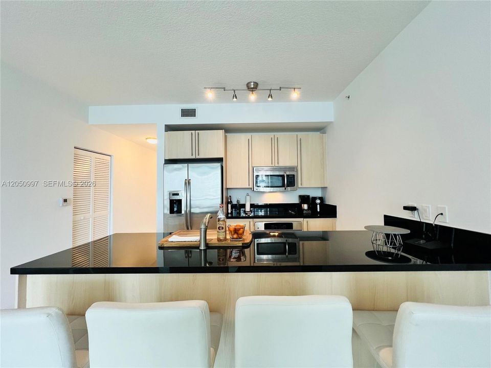 For Rent: $4,500 (2 beds, 2 baths, 1024 Square Feet)