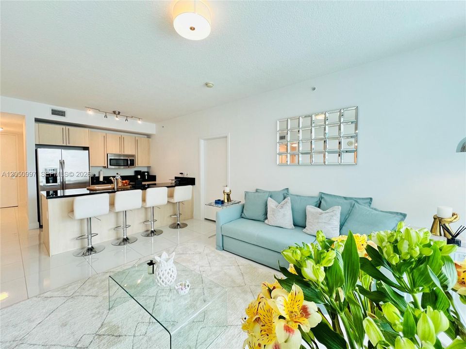 For Rent: $4,500 (2 beds, 2 baths, 1024 Square Feet)