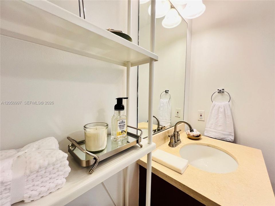 For Rent: $4,500 (2 beds, 2 baths, 1024 Square Feet)
