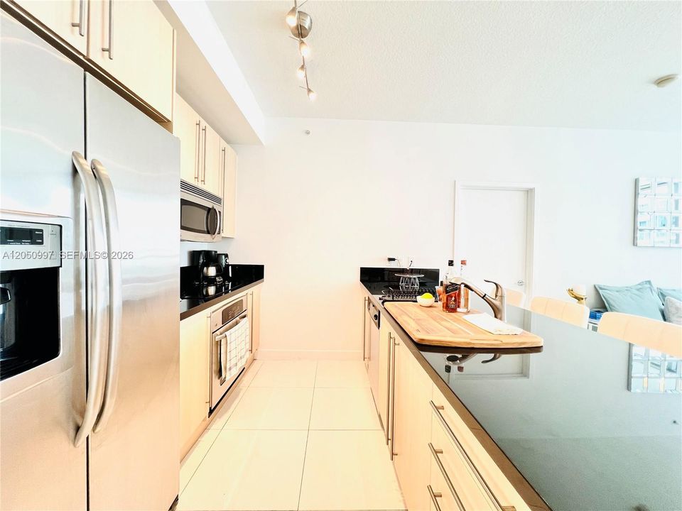 For Rent: $4,500 (2 beds, 2 baths, 1024 Square Feet)