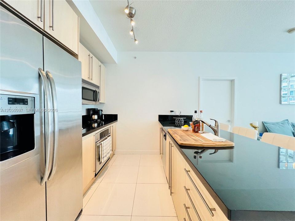 For Rent: $4,500 (2 beds, 2 baths, 1024 Square Feet)