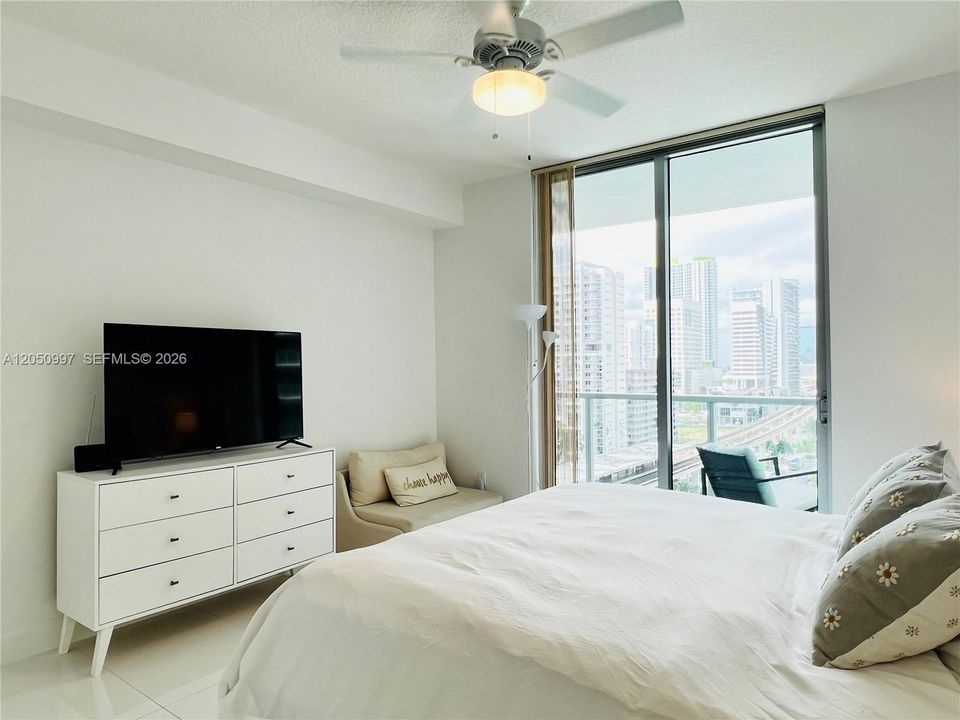 For Rent: $4,500 (2 beds, 2 baths, 1024 Square Feet)