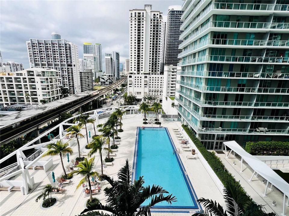 For Rent: $4,500 (2 beds, 2 baths, 1024 Square Feet)