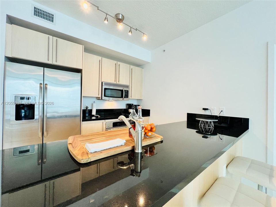 For Rent: $4,500 (2 beds, 2 baths, 1024 Square Feet)