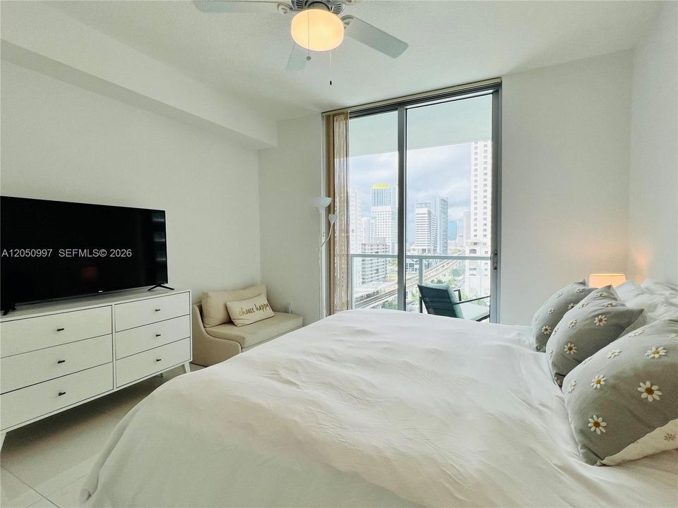 For Rent: $4,500 (2 beds, 2 baths, 1024 Square Feet)