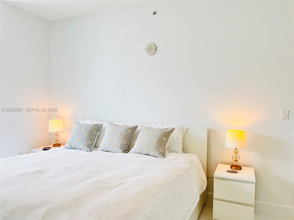 For Rent: $4,500 (2 beds, 2 baths, 1024 Square Feet)