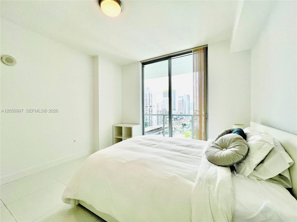 For Rent: $4,500 (2 beds, 2 baths, 1024 Square Feet)