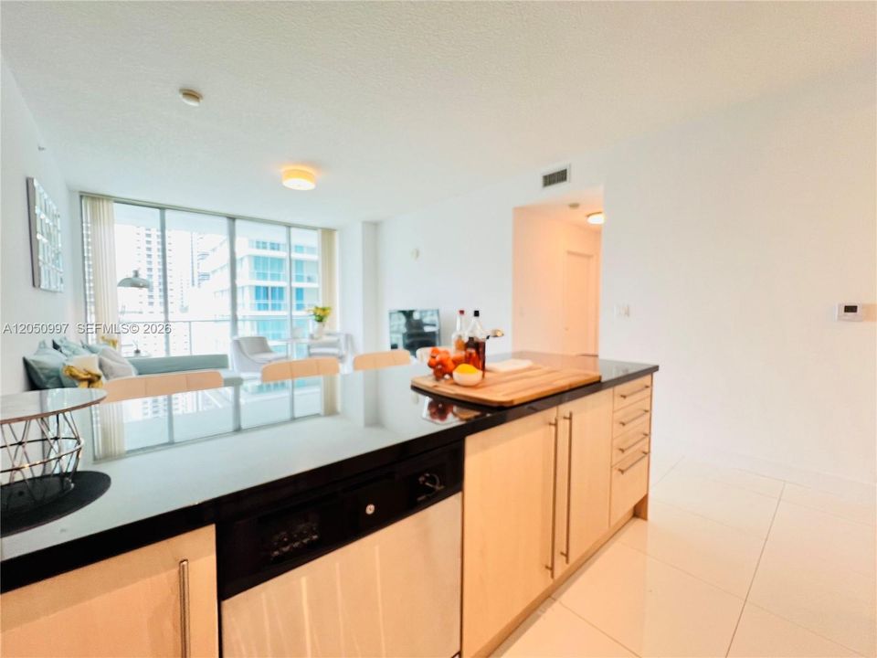 For Rent: $4,500 (2 beds, 2 baths, 1024 Square Feet)
