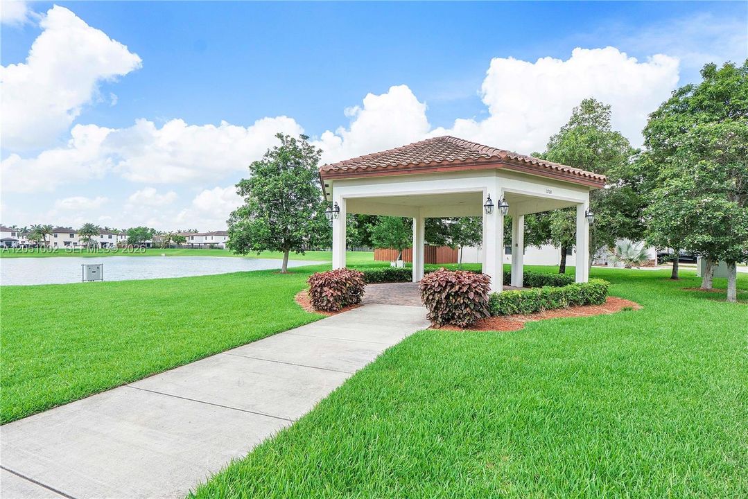 Active With Contract: $330,000 (2 beds, 2 baths, 1422 Square Feet)