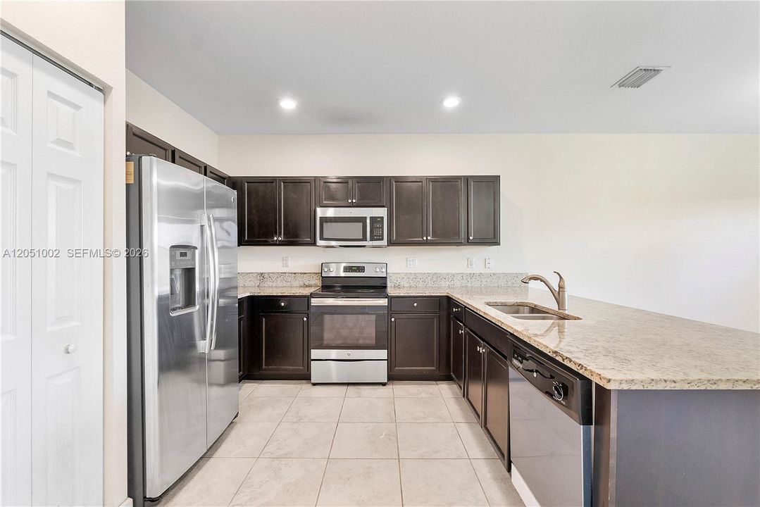 Active With Contract: $330,000 (2 beds, 2 baths, 1422 Square Feet)