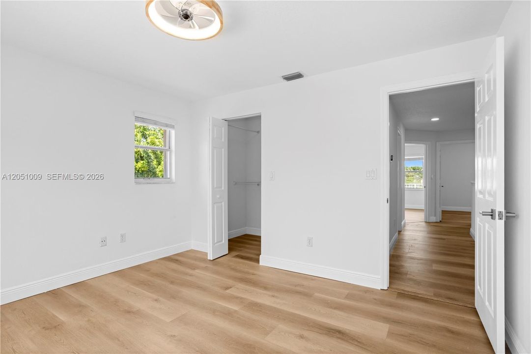 En Venta: $1,250,000 (5 camas, 3 baños, 2675 Pies cuadrados)