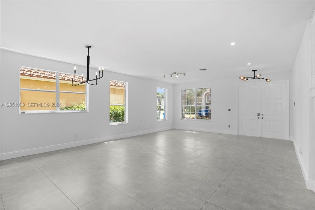 En Venta: $1,250,000 (5 camas, 3 baños, 2675 Pies cuadrados)