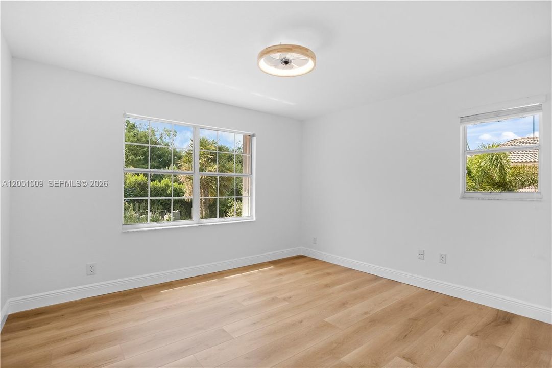En Venta: $1,250,000 (5 camas, 3 baños, 2675 Pies cuadrados)