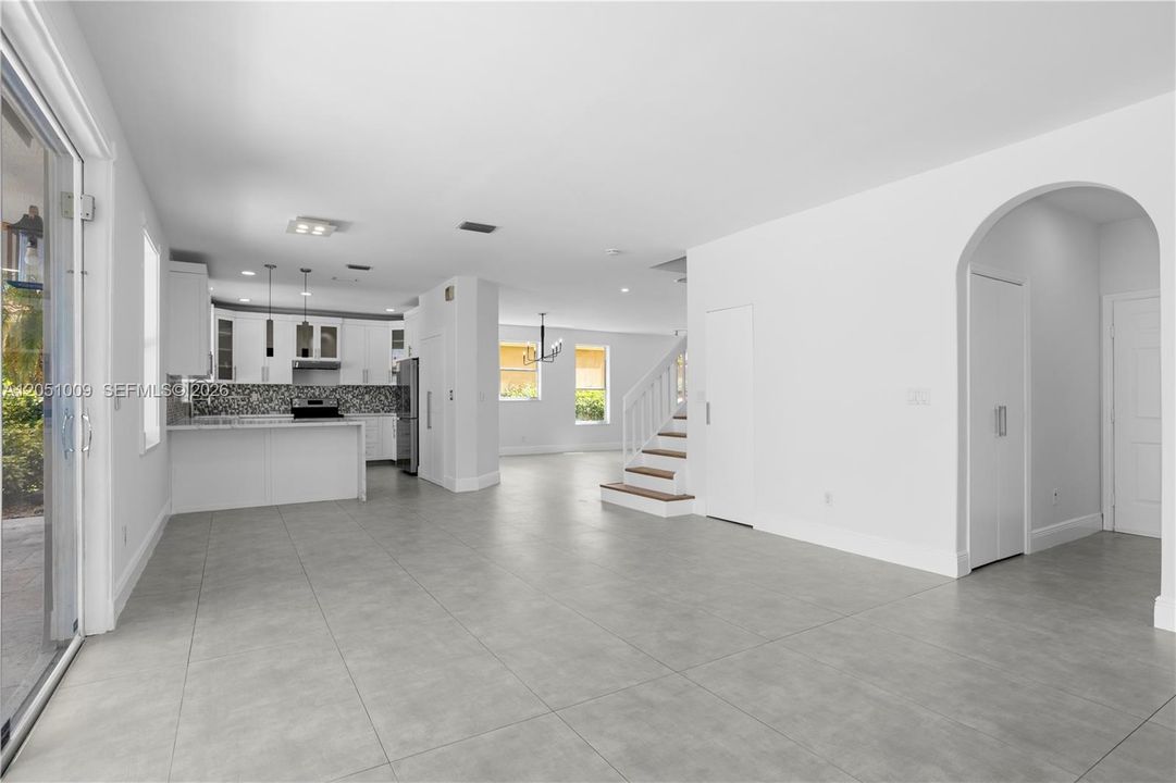 En Venta: $1,250,000 (5 camas, 3 baños, 2675 Pies cuadrados)