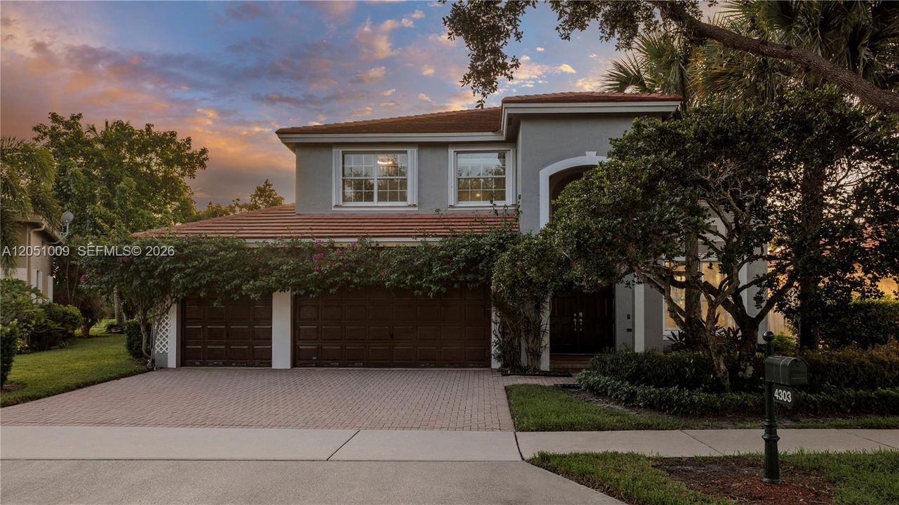 En Venta: $1,250,000 (5 camas, 3 baños, 2675 Pies cuadrados)