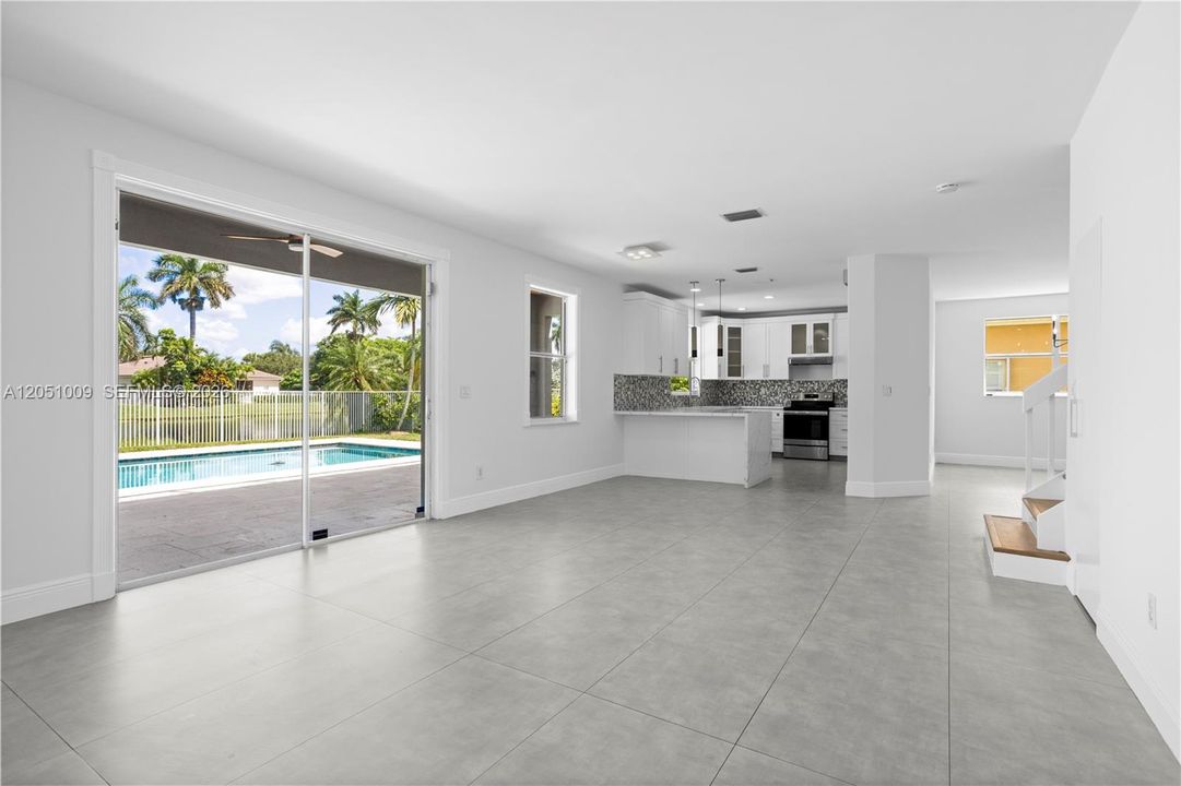 En Venta: $1,250,000 (5 camas, 3 baños, 2675 Pies cuadrados)
