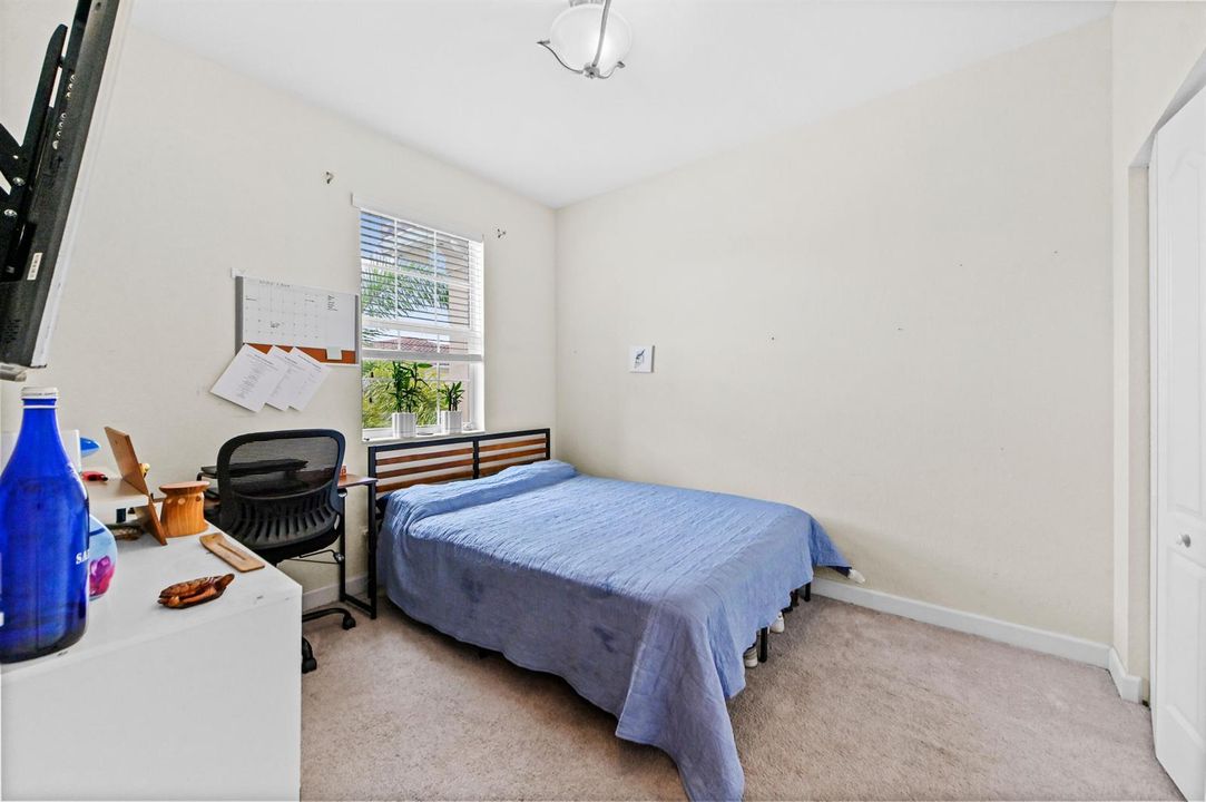 17 Bedroom 01