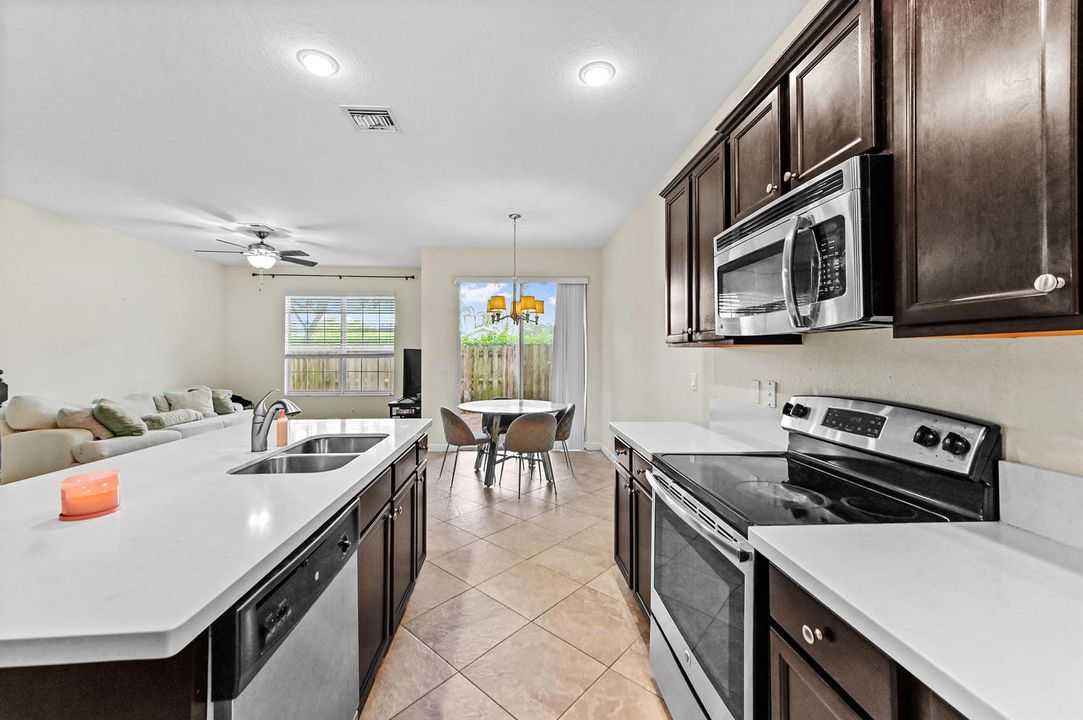 09 Kitchen 03