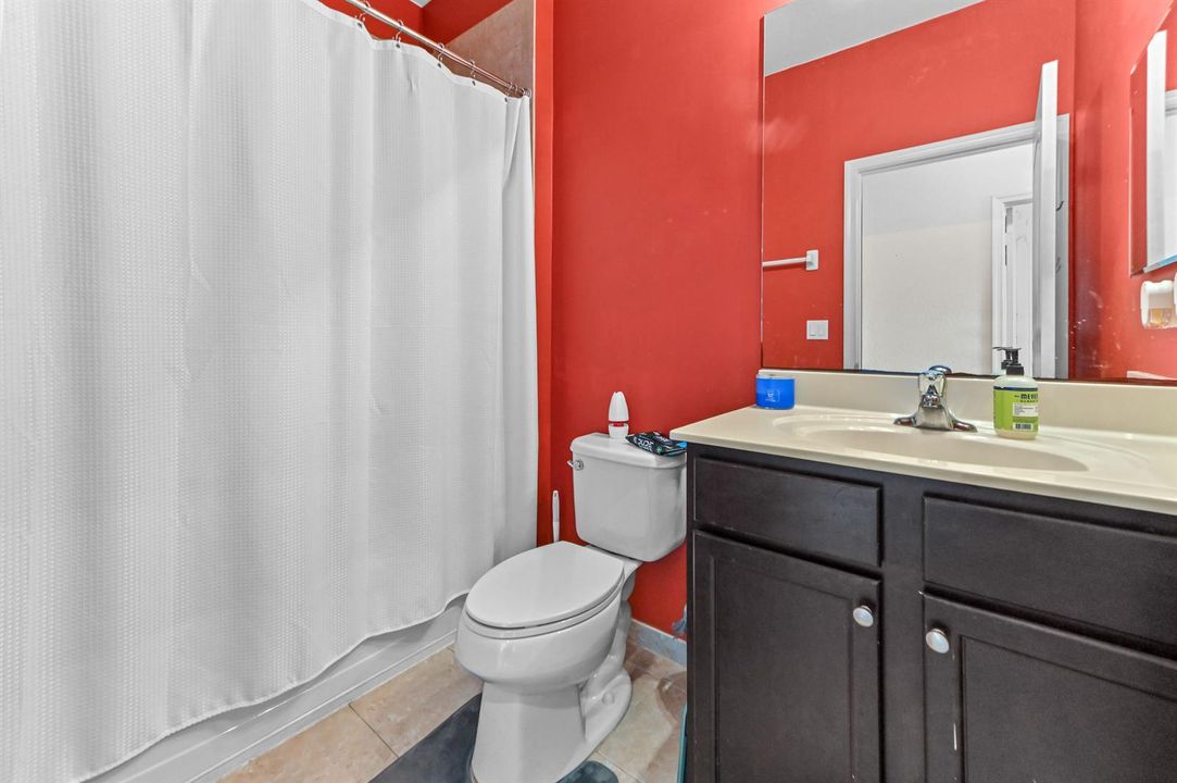 21 Bathroom 01