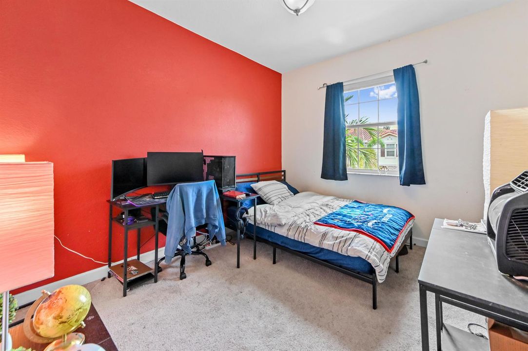 19 Bedroom 01