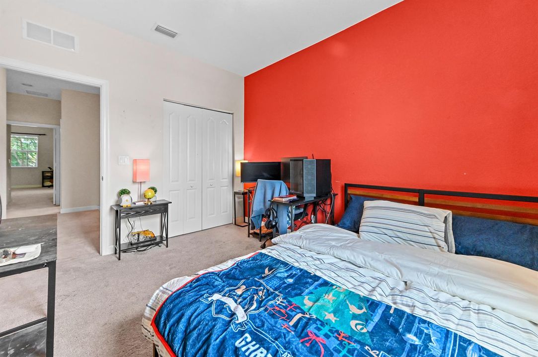 20 Bedroom 02