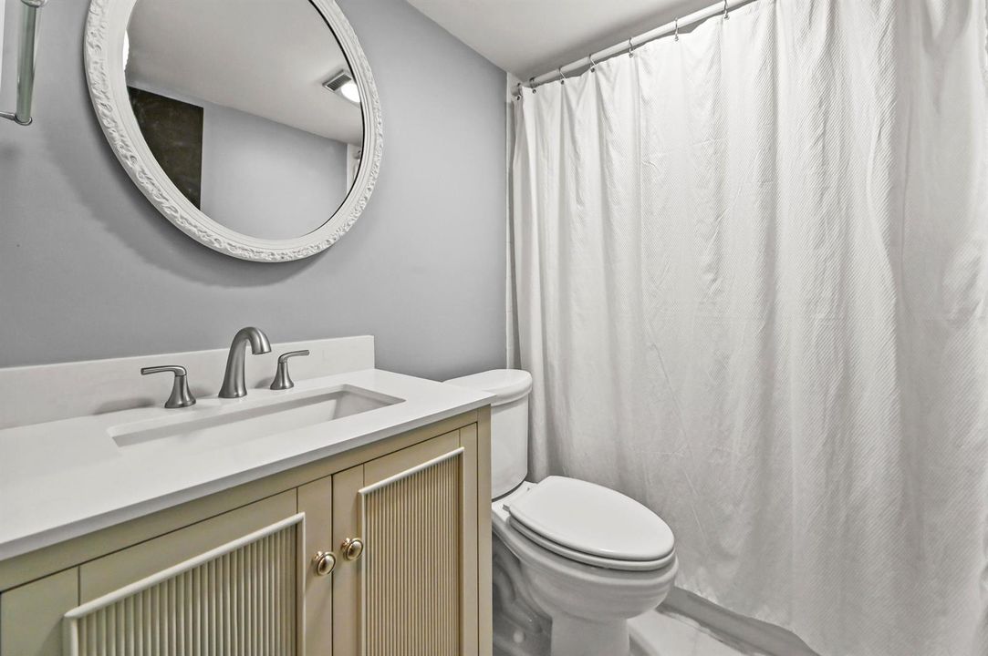 24 Bathroom 01