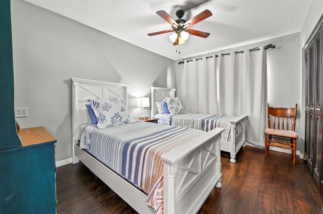 25 Bedroom 01