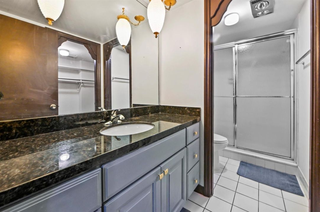 21 Bathroom 01