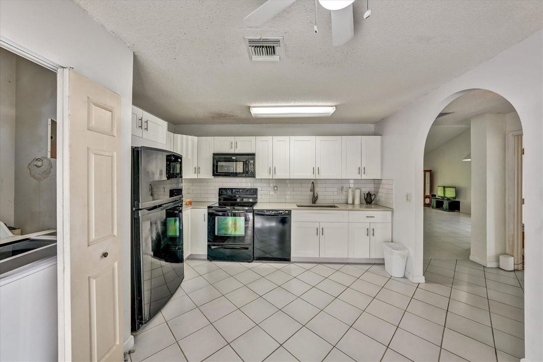 30-100 Sunshine Blvd-30