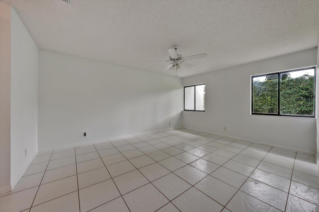 21-100 Sunshine Blvd-21