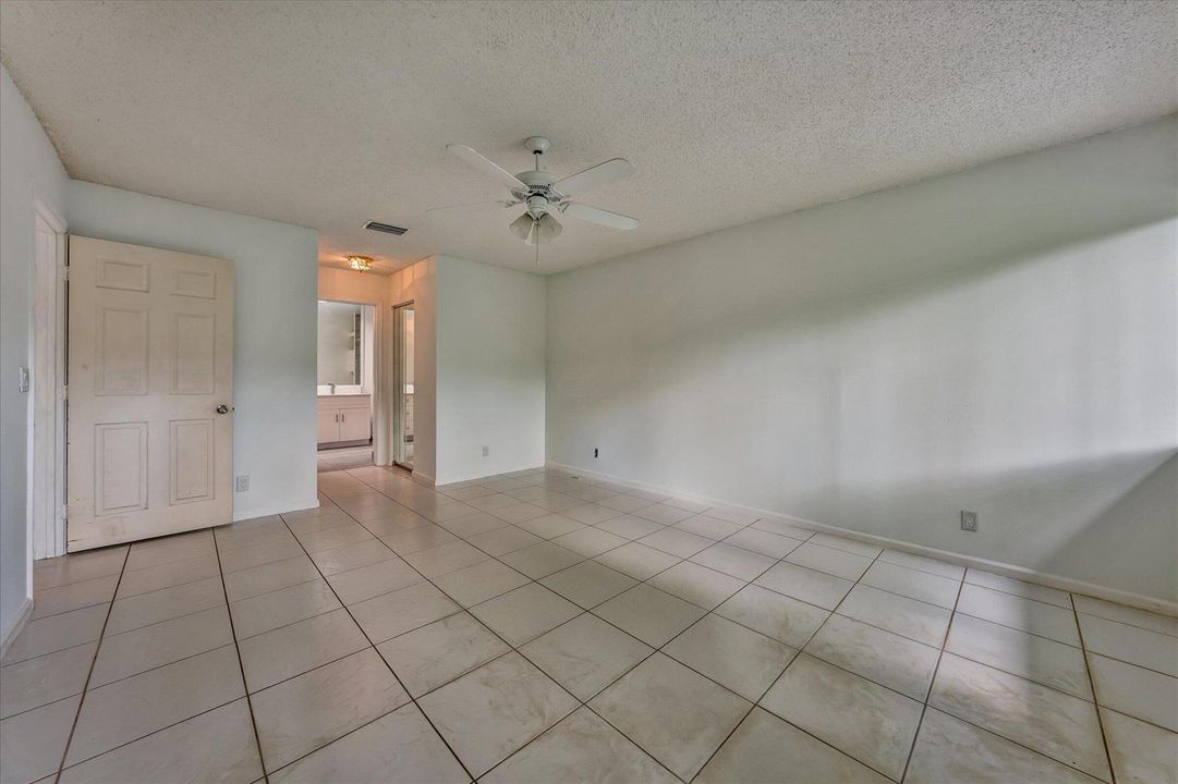 22-100 Sunshine Blvd-22