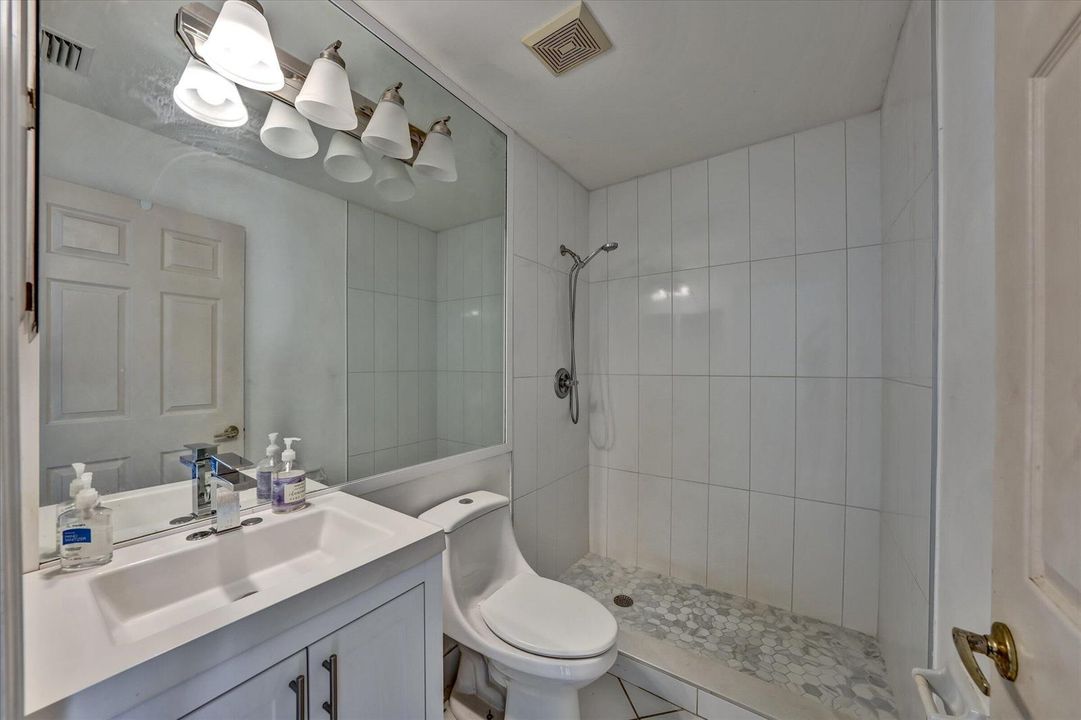 33-100 Sunshine Blvd-33