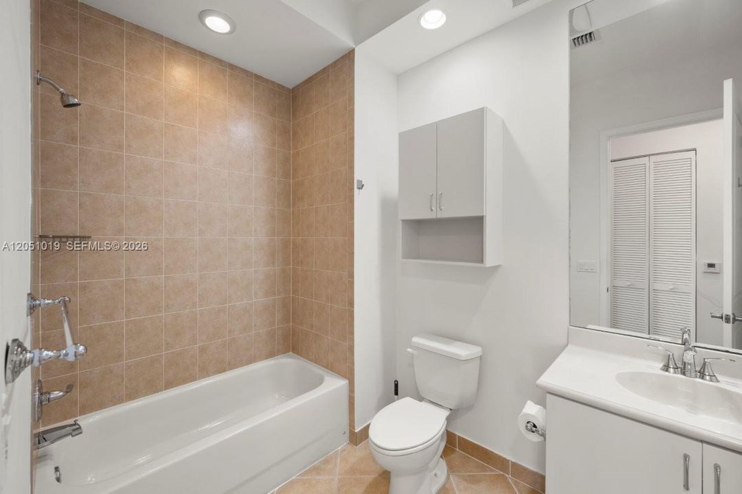 В аренду: $3,300 (3 спален, 3 ванн, 1719 Квадратных фут)