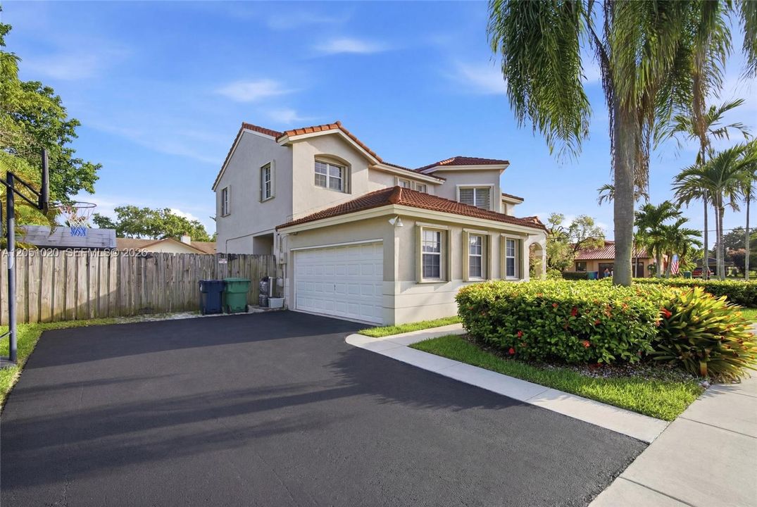 For Sale: $950,000 (3 beds, 2 baths, 2245 Square Feet)