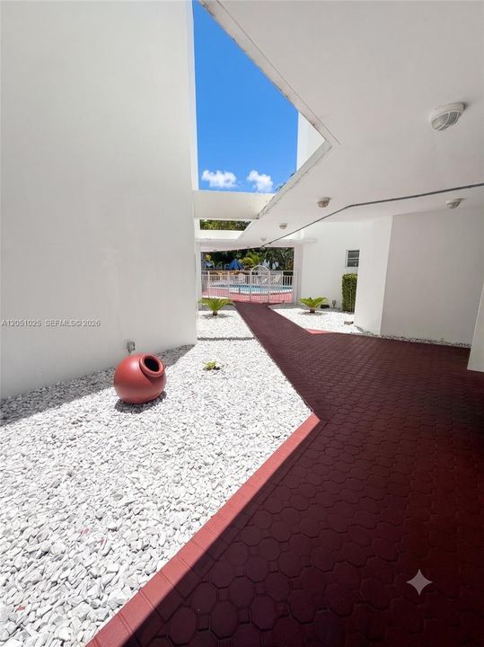 For Rent: $2,850 (2 beds, 2 baths, 1140 Square Feet)