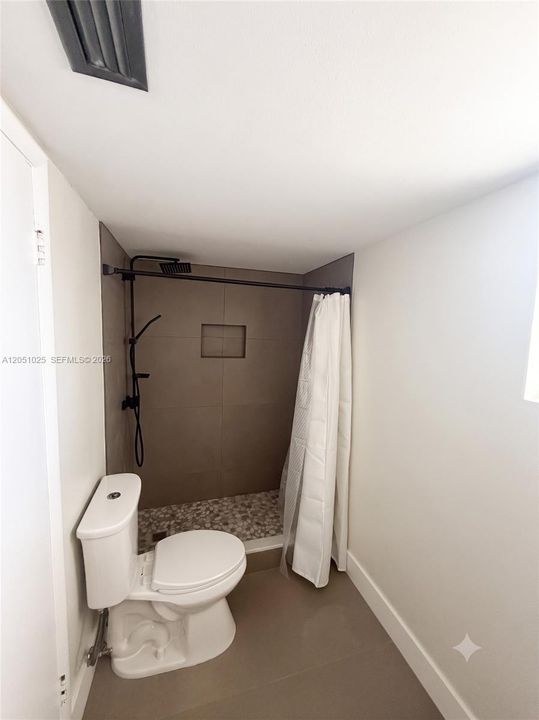 For Rent: $2,850 (2 beds, 2 baths, 1140 Square Feet)