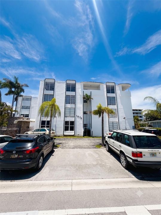 For Rent: $2,850 (2 beds, 2 baths, 1140 Square Feet)