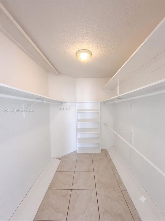 For Rent: $2,850 (2 beds, 2 baths, 1140 Square Feet)