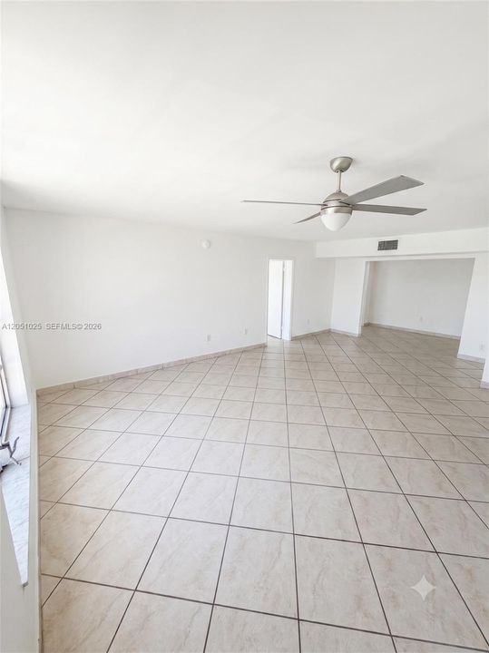 For Rent: $2,850 (2 beds, 2 baths, 1140 Square Feet)