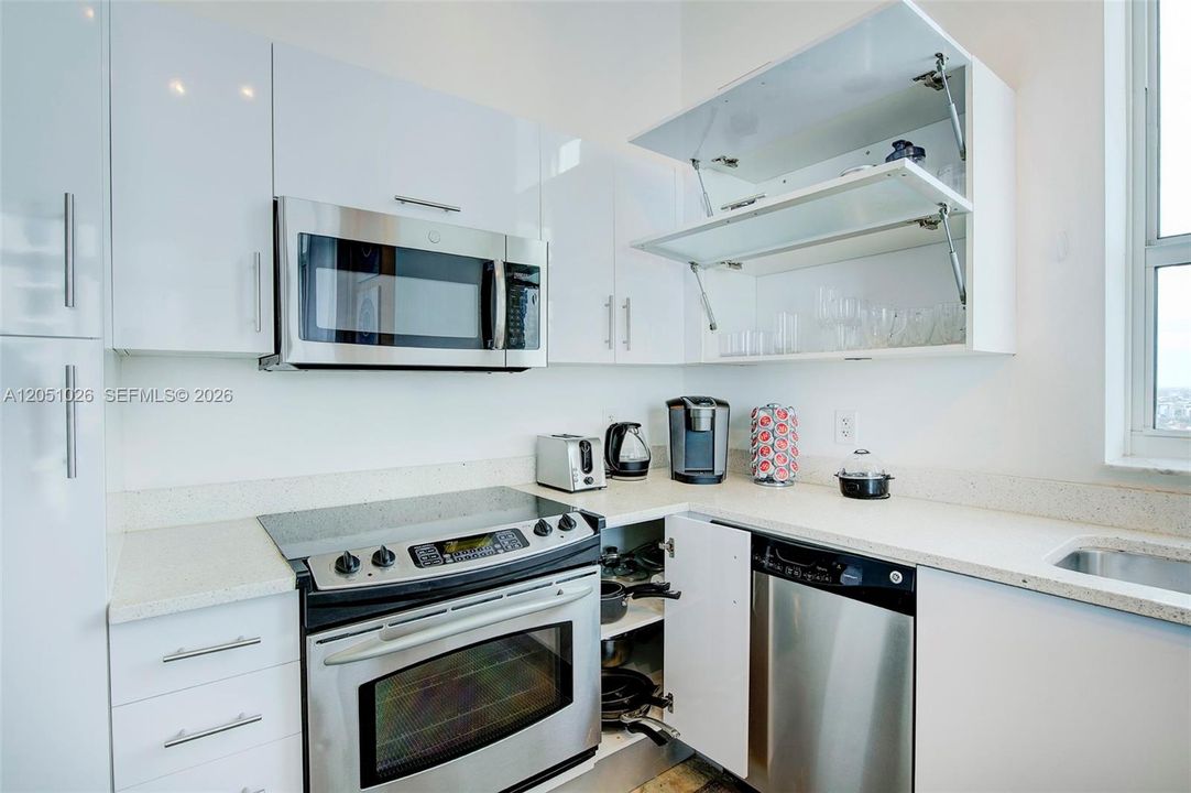 For Rent: $3,500 (2 beds, 2 baths, 1056 Square Feet)