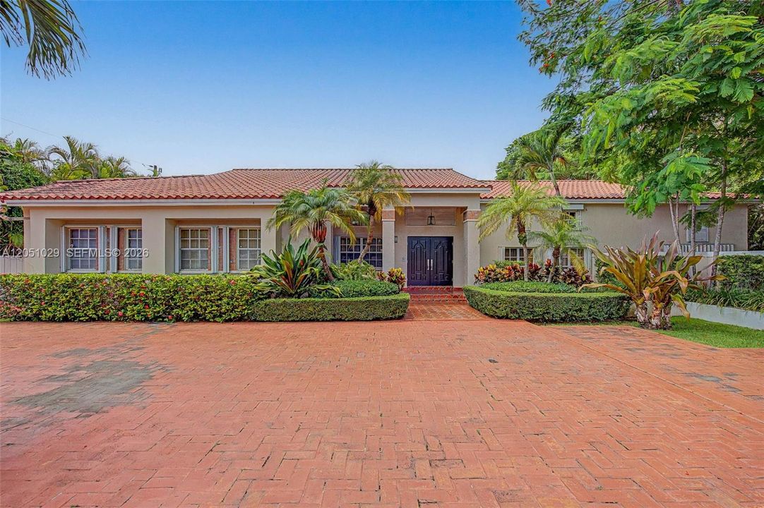 En Venta: $4,250,000 (1.08 acres)