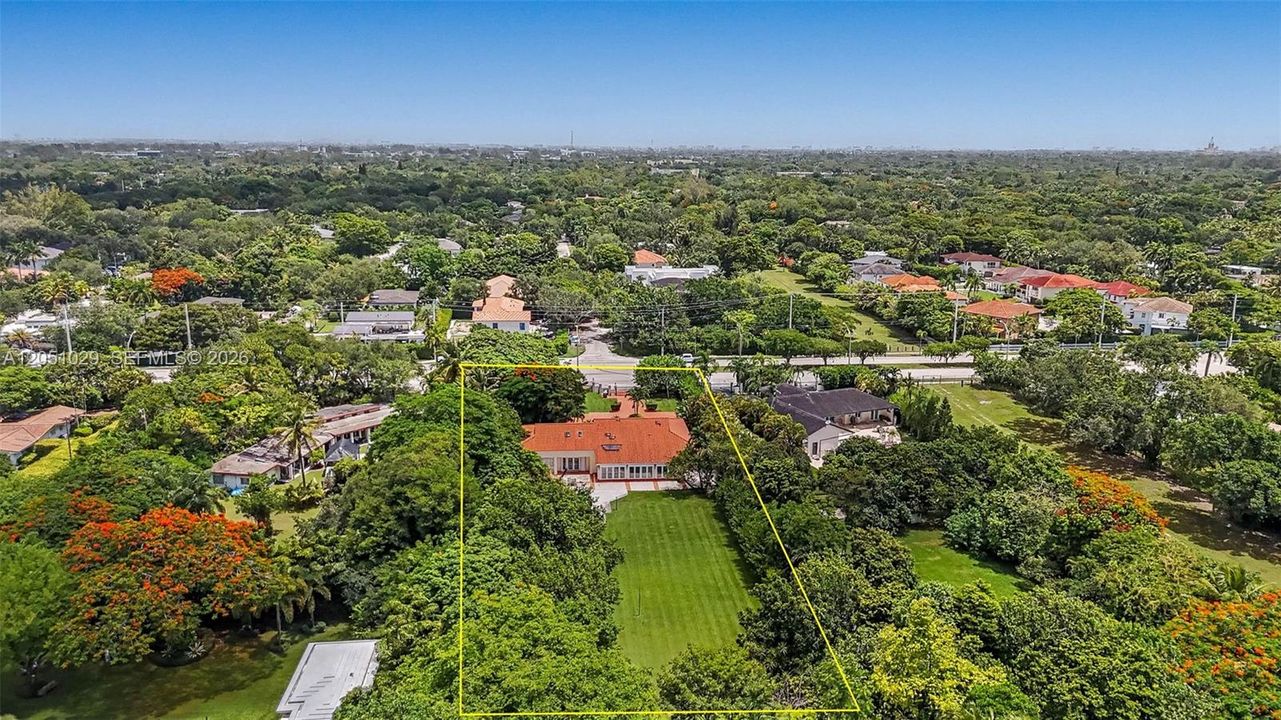 En Venta: $4,250,000 (1.08 acres)