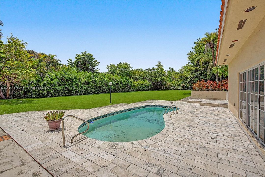 En Venta: $4,250,000 (1.08 acres)