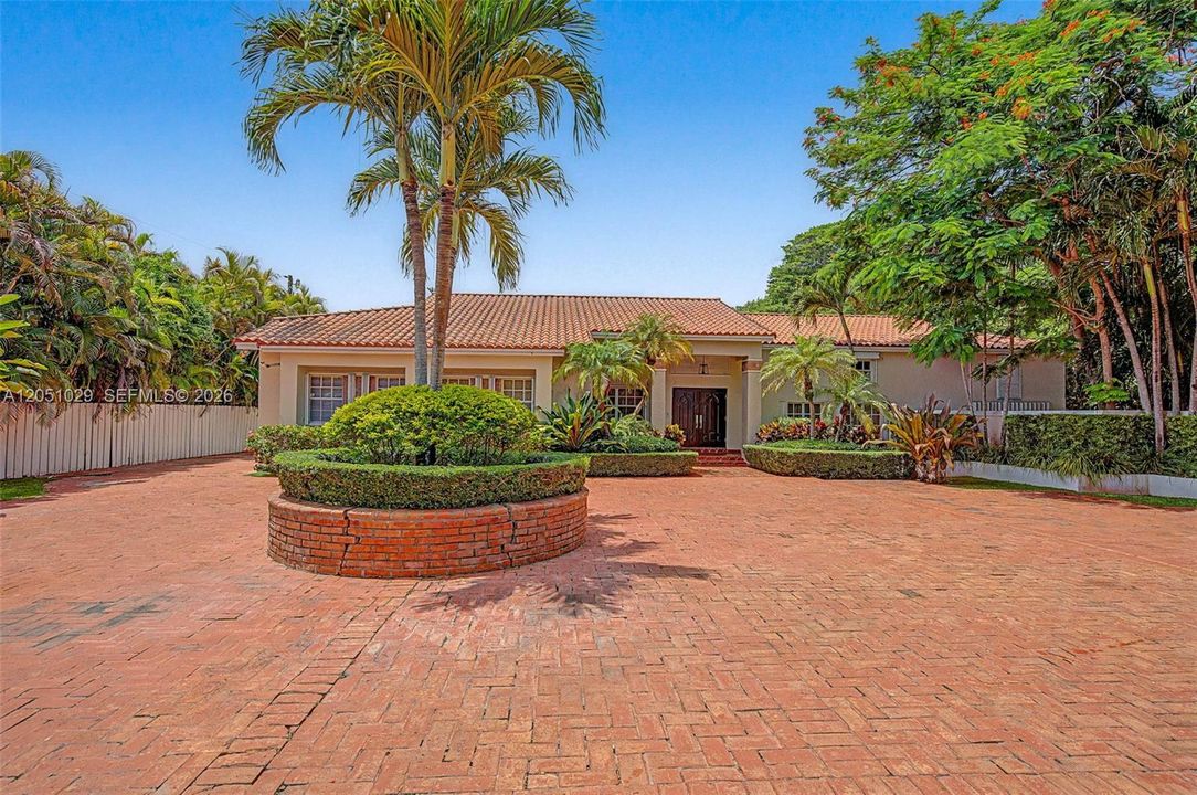 En Venta: $4,250,000 (1.08 acres)