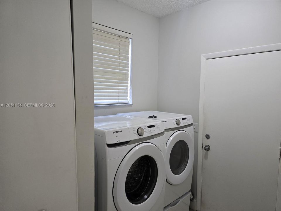 En Venta: $750,000 (4 camas, 2 baños, 2274 Pies cuadrados)