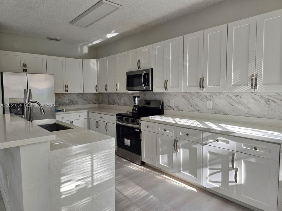 En Venta: $750,000 (4 camas, 2 baños, 2274 Pies cuadrados)